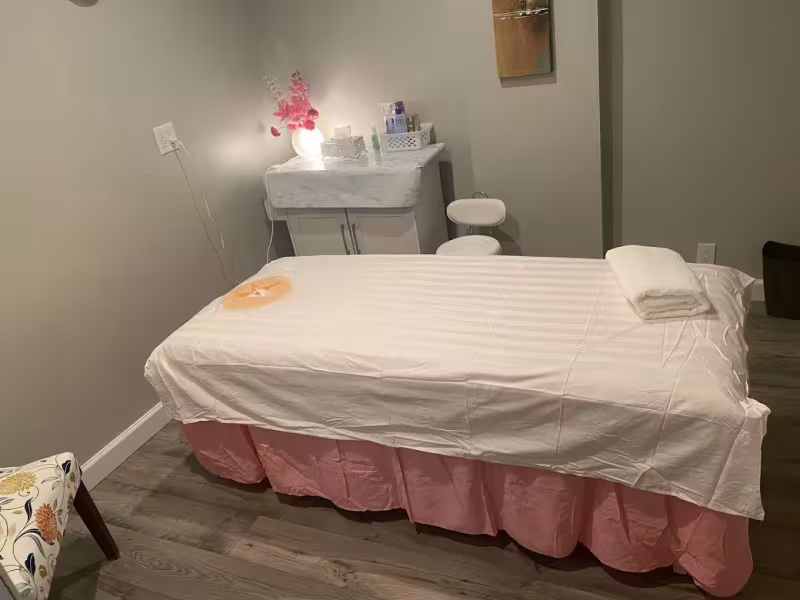 M & H Spa (New H & W Spa)